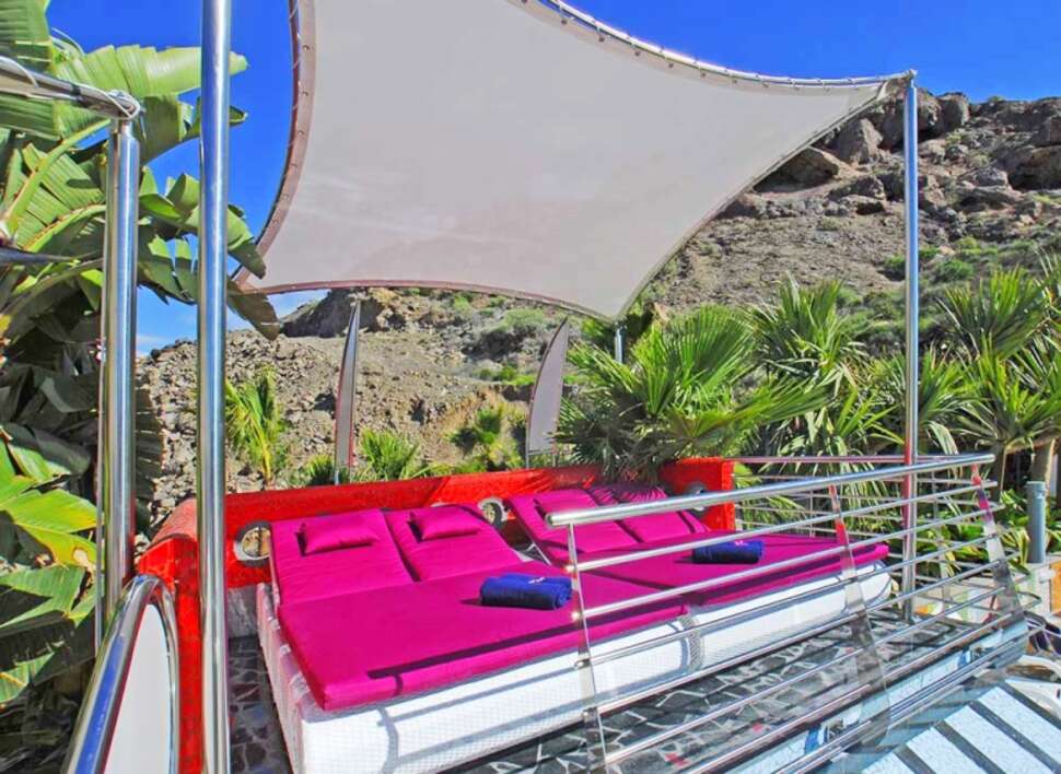 Een foto van het terras bij Appartementen CuraSol