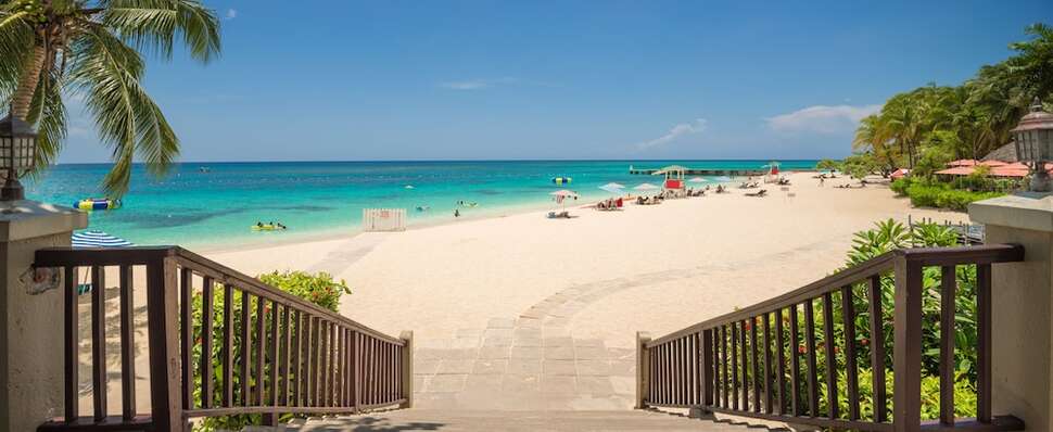 Een foto van het strand bij Deja Resort