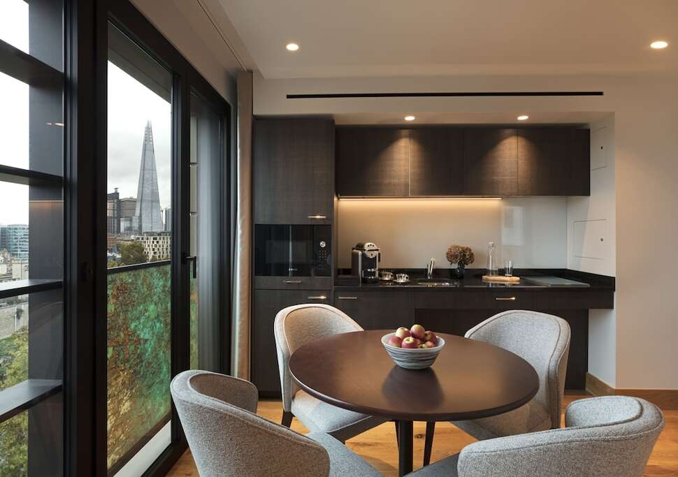 Ein Foto Tower Suites by Blue Orchid Hotels
