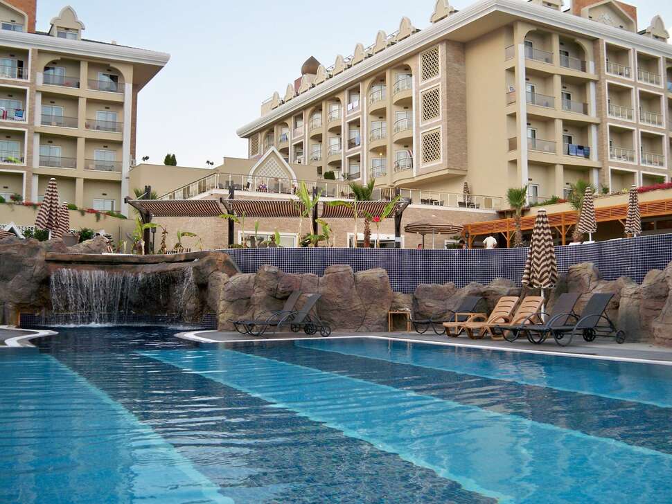 Een foto van het zwembad bij Adalya Bliss Hotel Adults Only