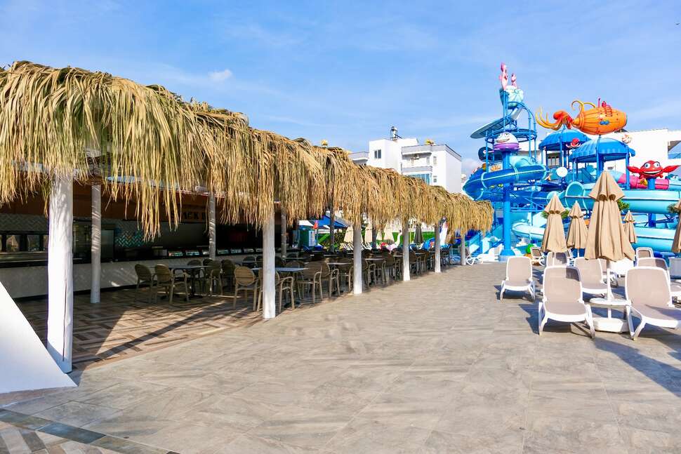 Ein Foto von den Einrichtungen im Blue Wave Suite Hotel