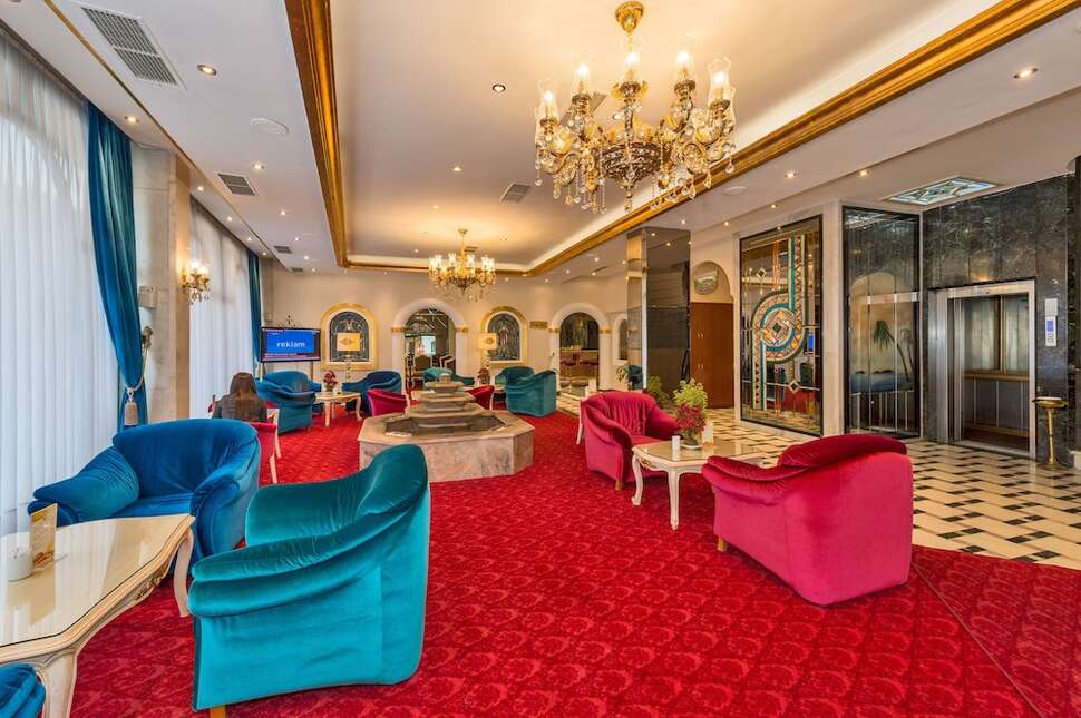 Een foto van het interieur van Green Anka Hotel