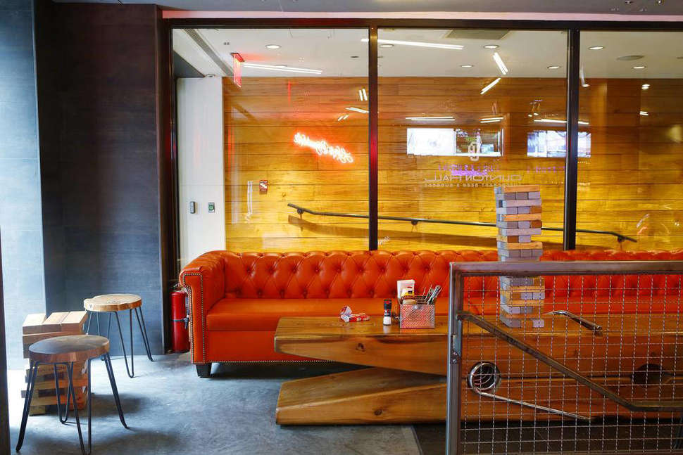 Een foto van het interieur van Motto by Hilton New York City Times Square