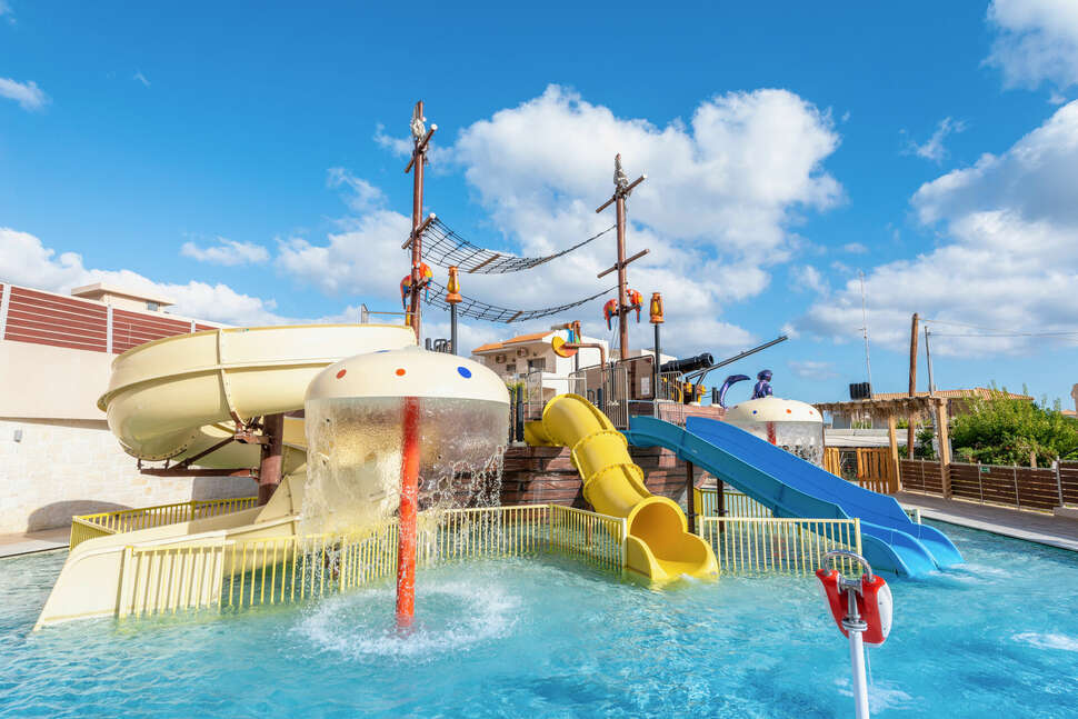 Een foto van het zwembad bij Cactus Beach Hotel & Bungalows