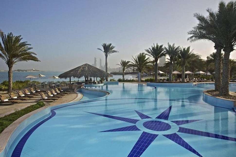 Ein Foto von einer Übersicht des Radisson Blu Hotel & Resort Abu Dhabi Corniche
