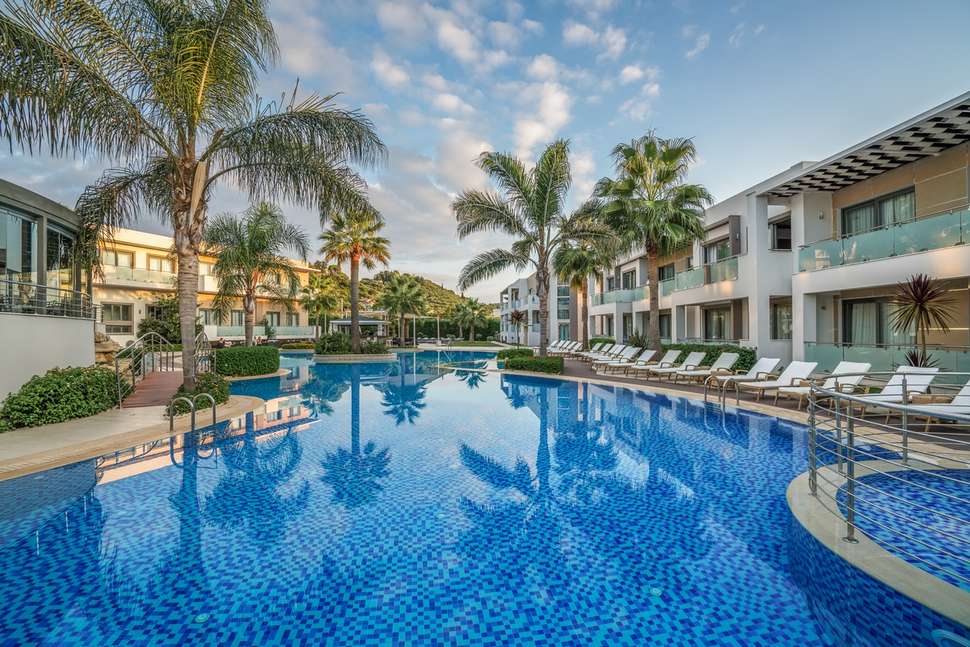 Een foto van het zwembad bij Lesante Classic Luxury Hotel & Spa