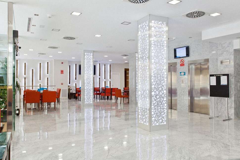 Een foto van het interieur van Hotel Porcel Sabica
