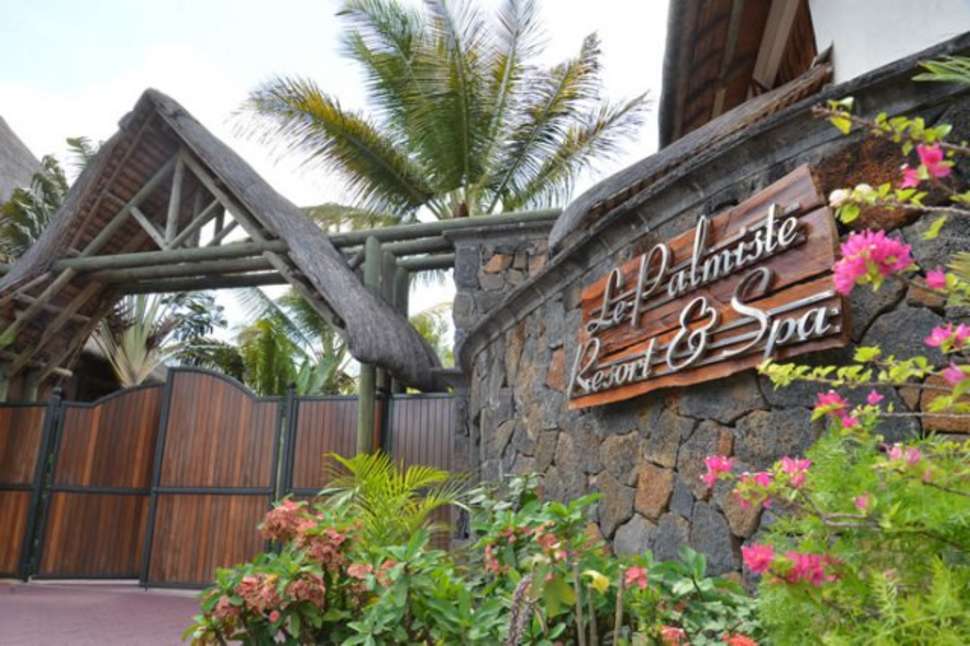 Een foto van de buitenkant van Le Palmiste Resort & Spa