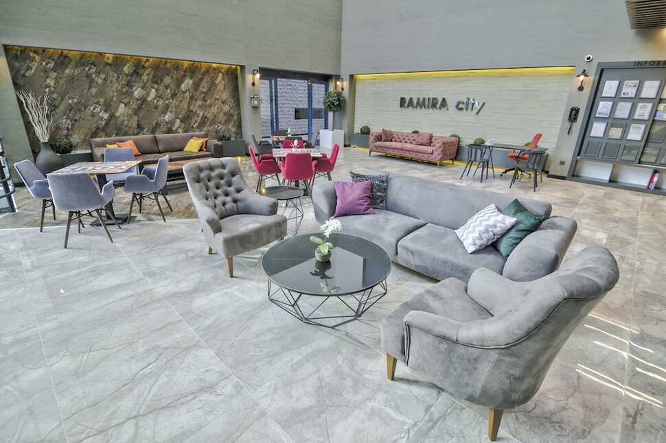 Een foto van het interieur van Ramira City Hotel