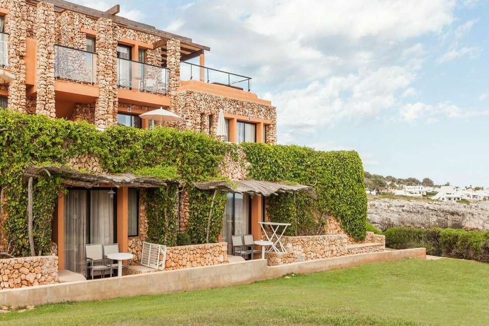 Een foto van de buitenkant van Pierre & Vacances Premium Menorca Binibeca