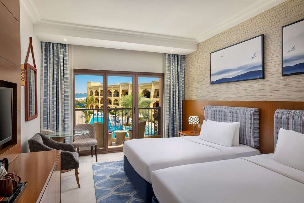 Ein Foto DoubleTree by Hilton Resort & Spa Marjan Island