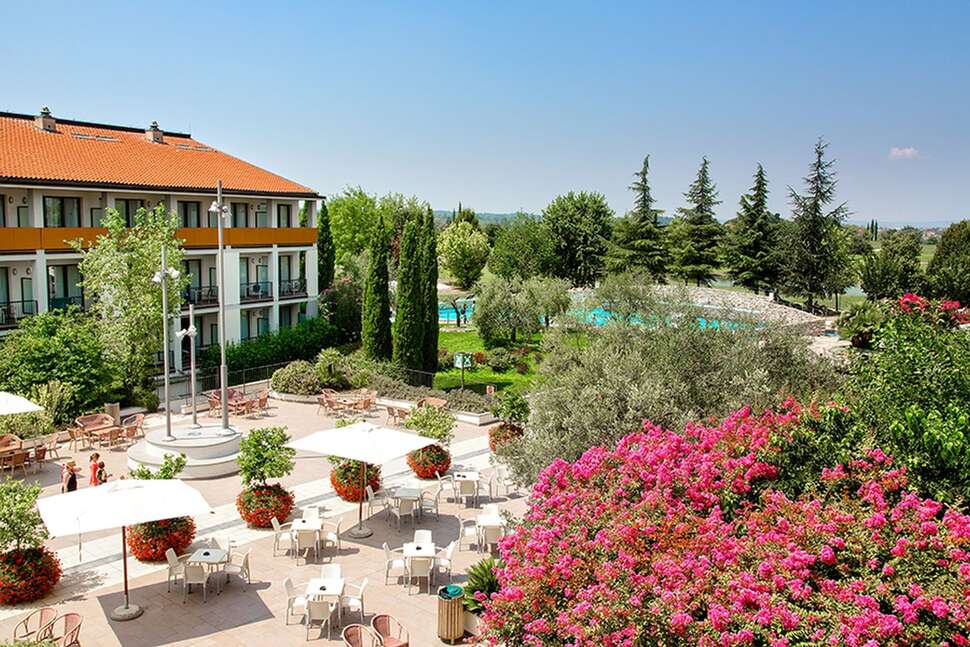 Een foto van het terras bij Parc Hotel
