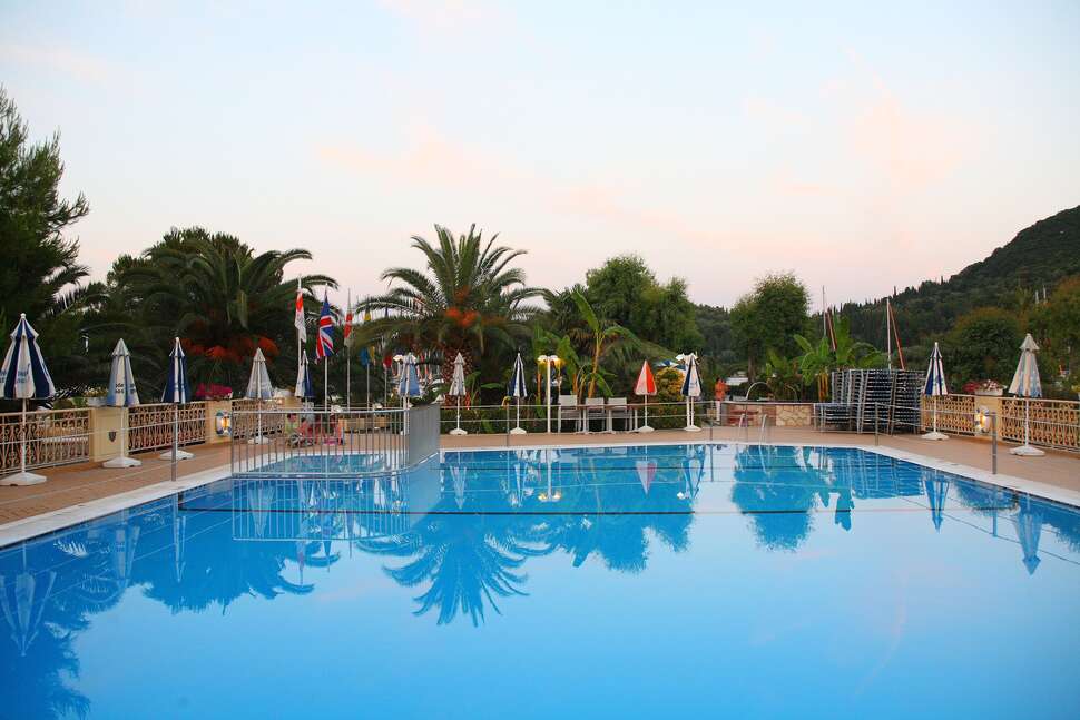 Een foto van het zwembad bij Hotel Athos