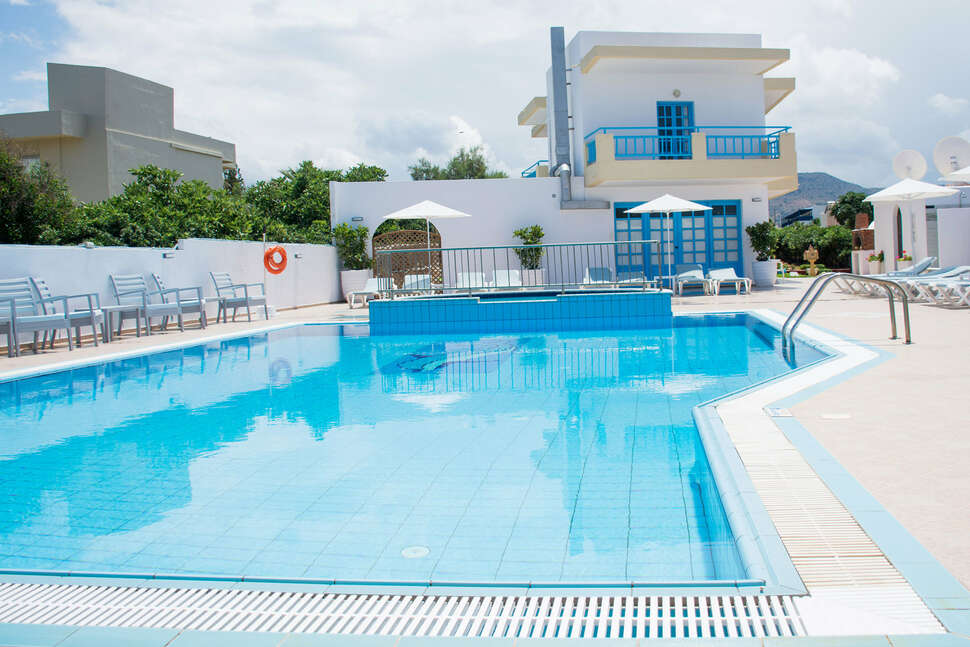 Een foto van het zwembad bij Kasapakis Aparthotel