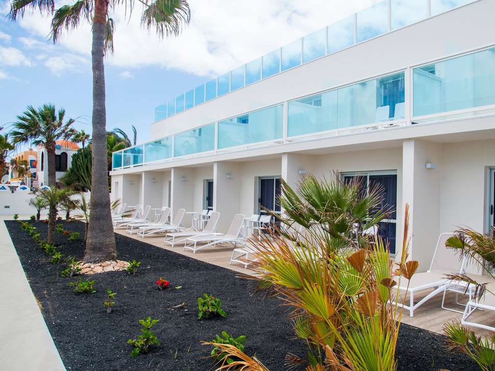 Ein Foto von der Außenansicht des Hotel Boutique Tao Caleta Mar