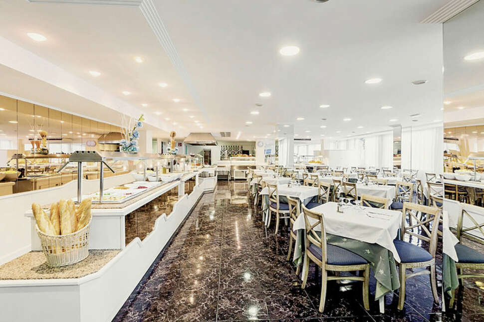 Een foto van het interieur van Don Miguel Playa Hotel
