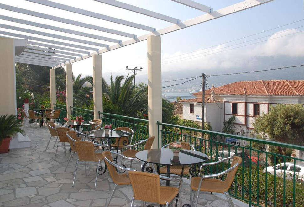 Ein Foto von der Terrasse im Anthemis Apartments