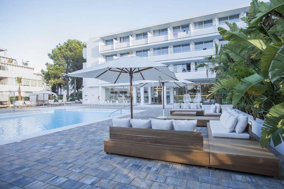 Een foto van het zwembad bij Anfora Ibiza Hotel