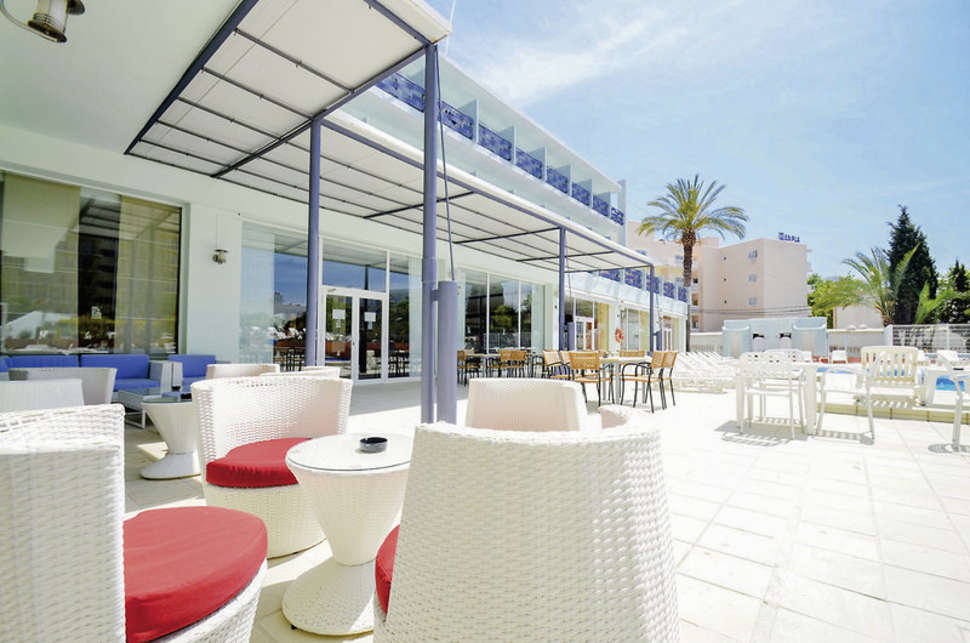 Een foto van het terras bij AzuLine Hotel Pacific