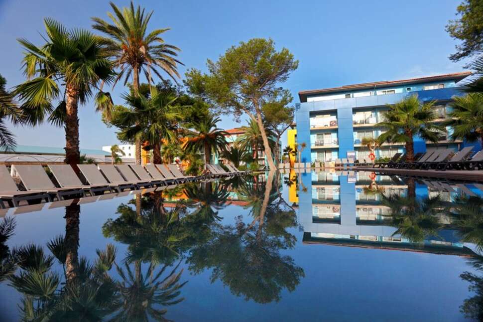 Een foto van het zwembad bij Hotel Seth Punta Prima