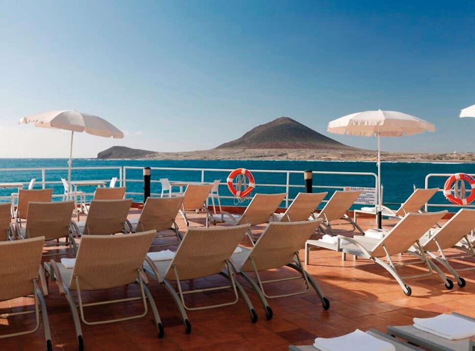 Een foto van het terras bij Hotel Medano