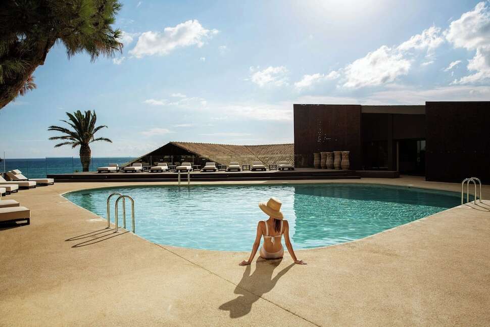 Een foto van het zwembad bij Domes of Corfu