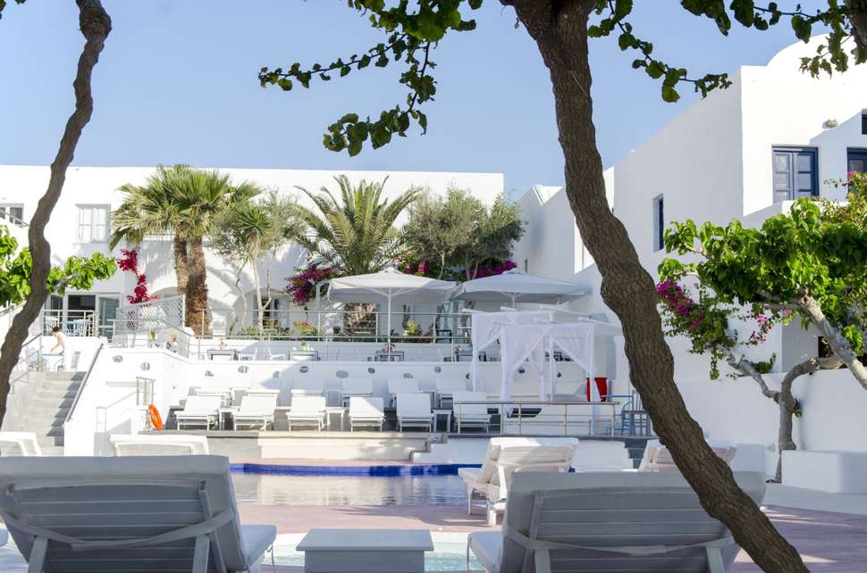 Een foto van het zwembad bij RK Beach Hotel