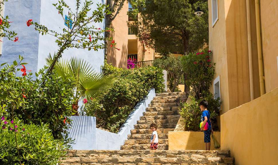 Een foto van de buitenkant van Candia Park Village