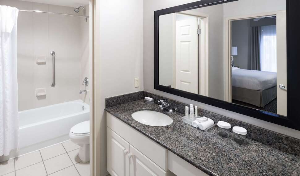 Ein Foto Homewood Suites Miami Airport Blue Lagoon