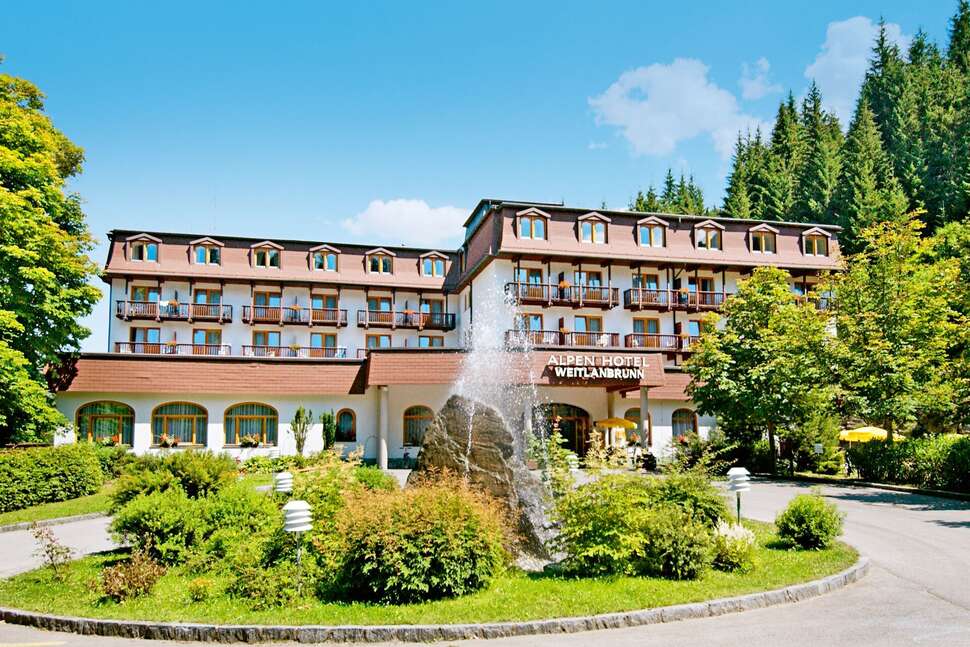 Een foto van de buitenkant van Alpenhotel Weitlanbrunn
