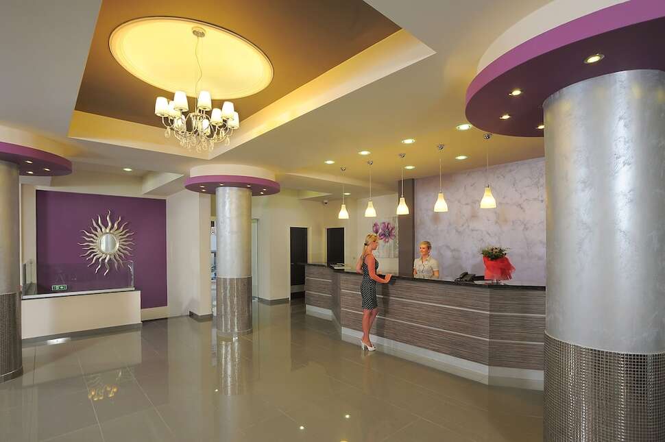Een foto van het interieur van Euronapa Hotel Appartementen