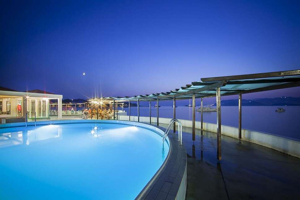 Een foto van het zwembad bij Remisens Hotel Epidaurus