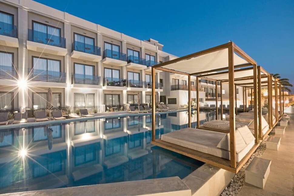 Een foto van het zwembad bij Samian Mare Hotel Suites & Spa