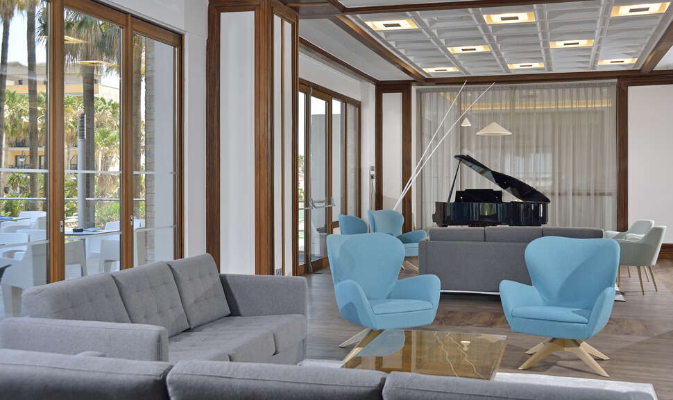 Een foto van het interieur van Sol Torremolinos Don Pablo
