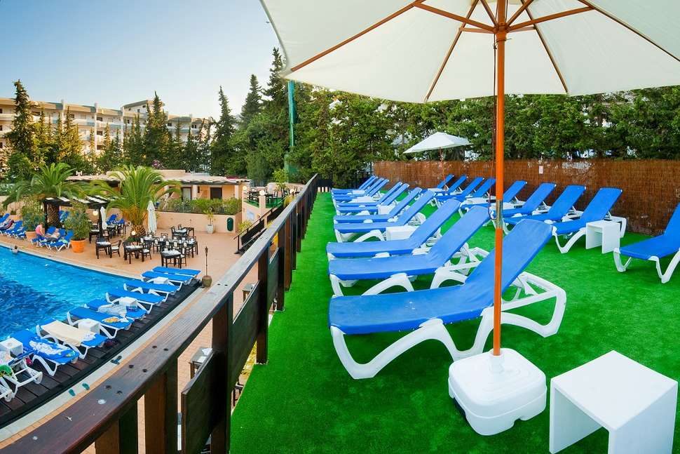 Een foto van het zwembad bij Hotel Balaia Mar