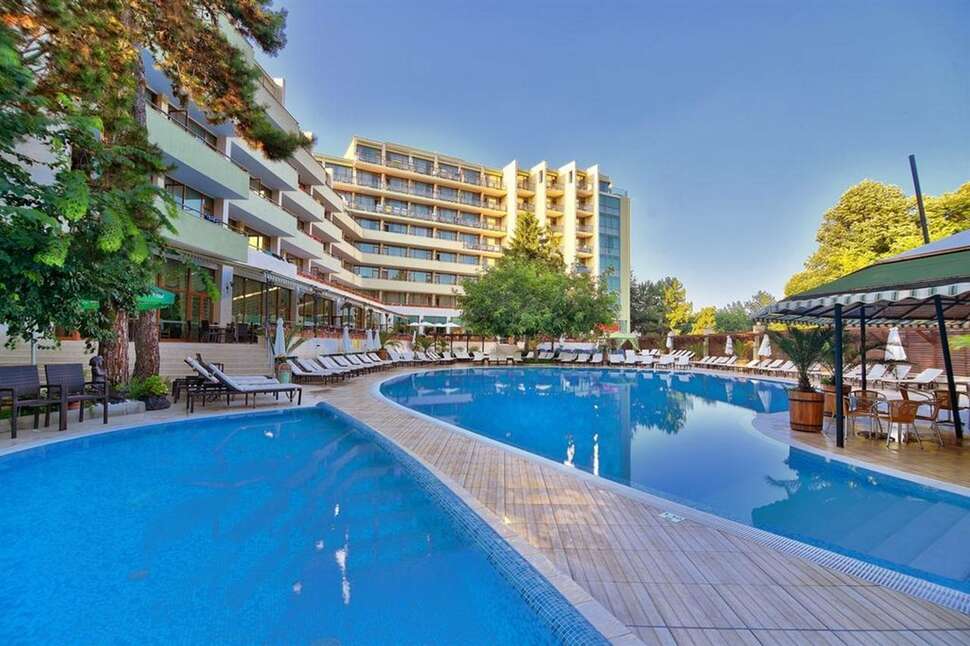 Een foto van het zwembad bij Hotel Mirabelle