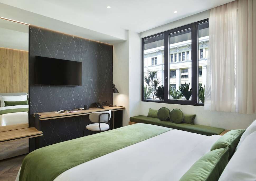 Een foto van The Port Square Hotel