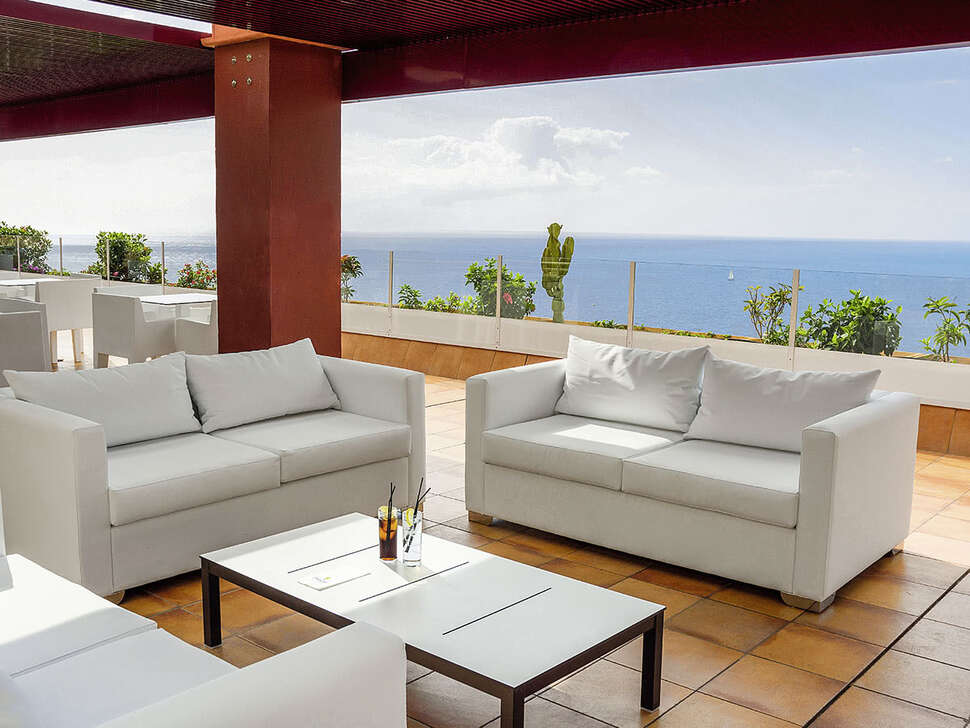 Een foto van het terras bij Mogan Princess & Beach Club Resort