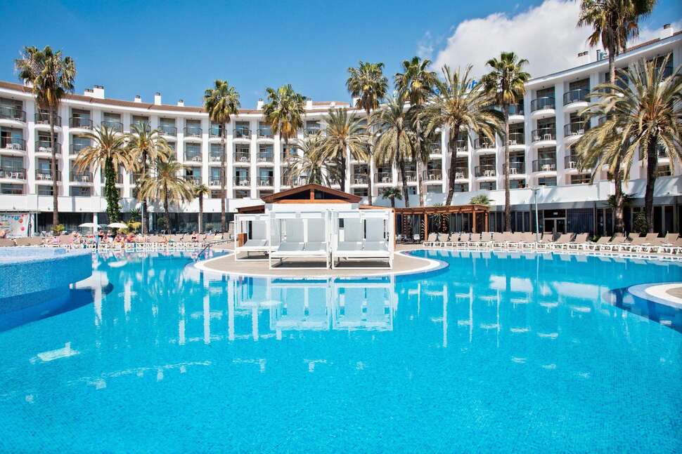 Een foto van het zwembad bij Hotel Best Cambrils