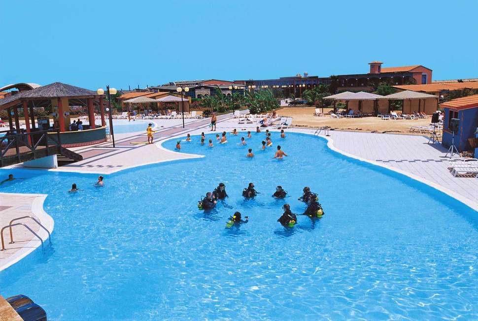 Een foto van het zwembad bij VOI Vila Do Farol Resort
