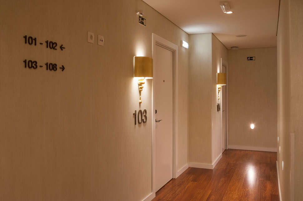 Een foto van het interieur van The 7 Hotel