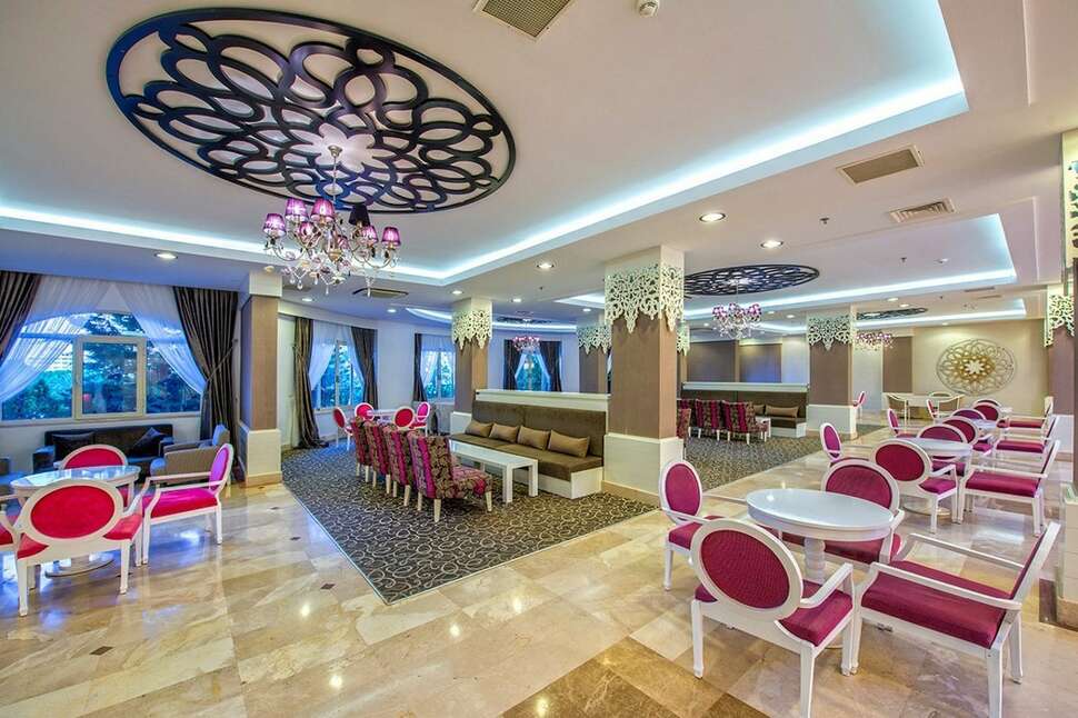 Ein Foto vom Innenbereich im Serenis Hotel