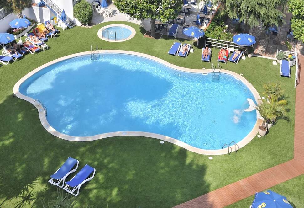 Ein Foto vom Pool im GHT Balmes Hotel Aparthotel & Splash