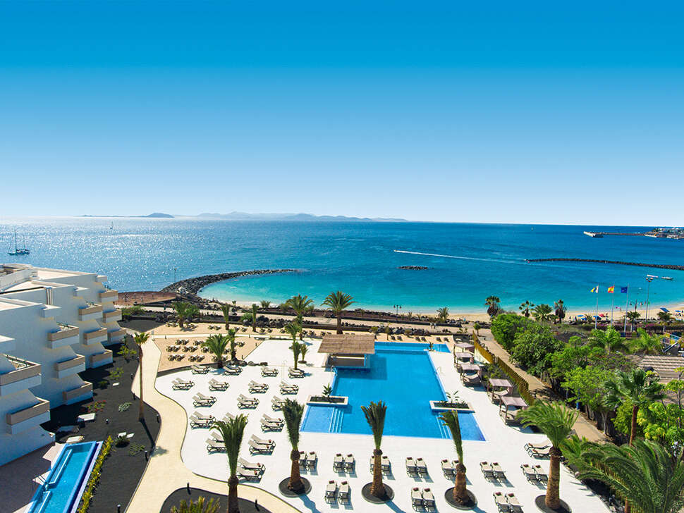 Een foto van het zwembad bij Dreams Lanzarote Playa Dorada Resort & Spa