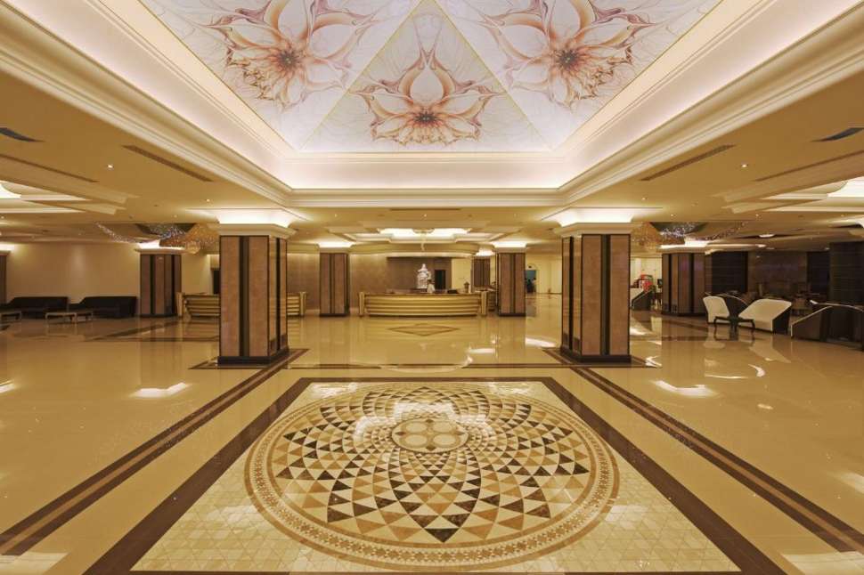 Een foto van het interieur van La Marquise Luxury Resort