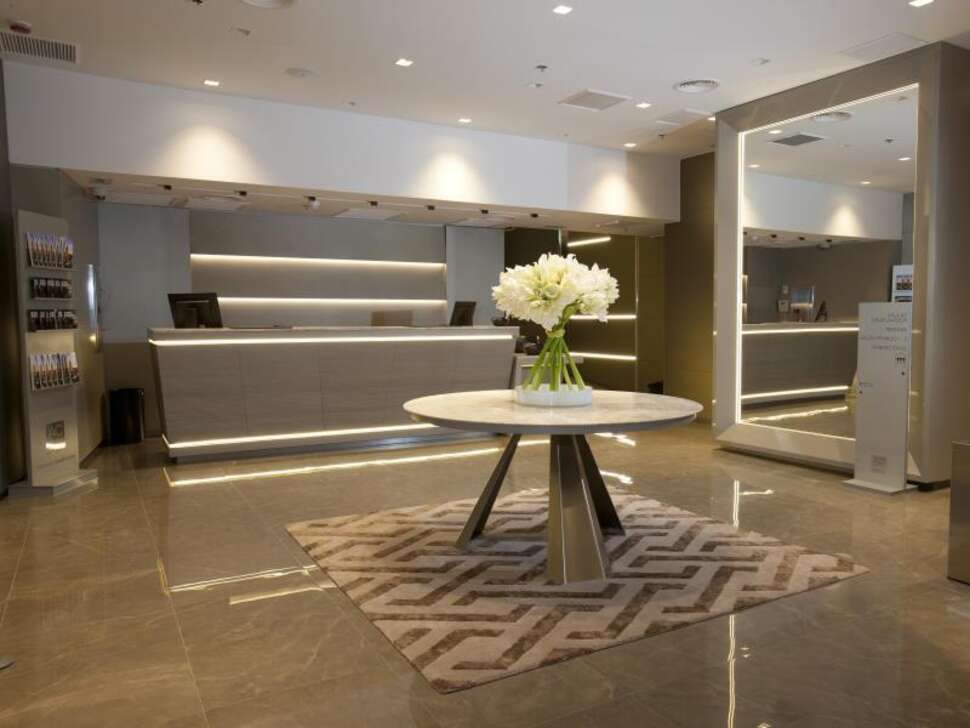 Een foto van het interieur van SH Colon Hotel