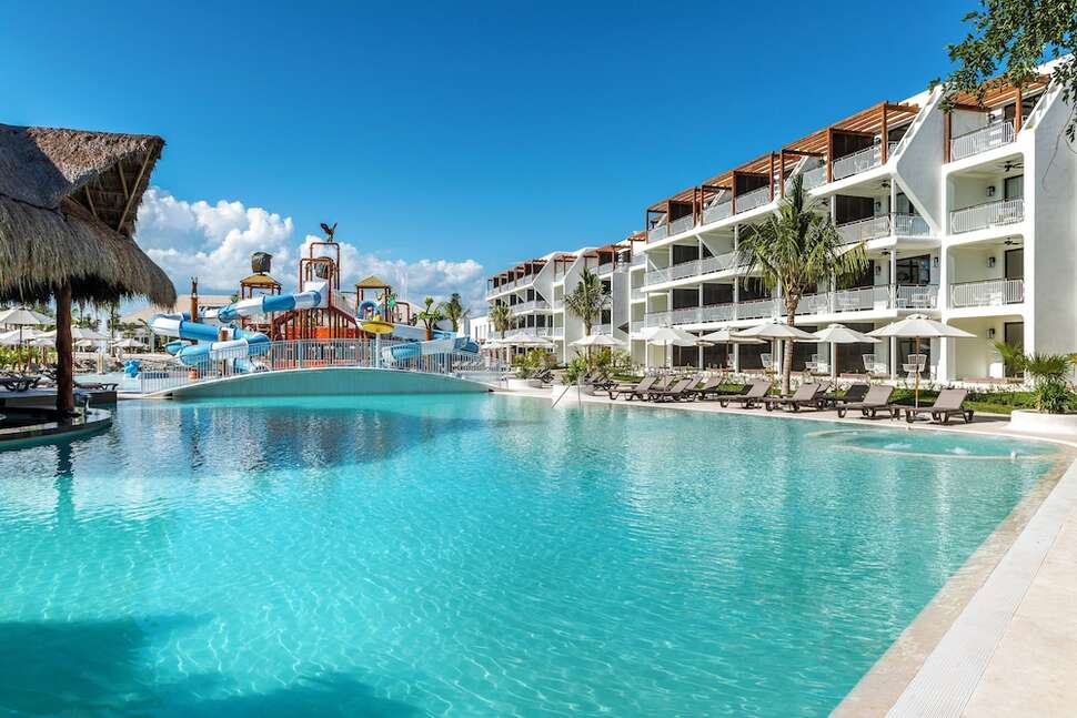 Een foto van het zwembad bij Ocean Riviera Paradise