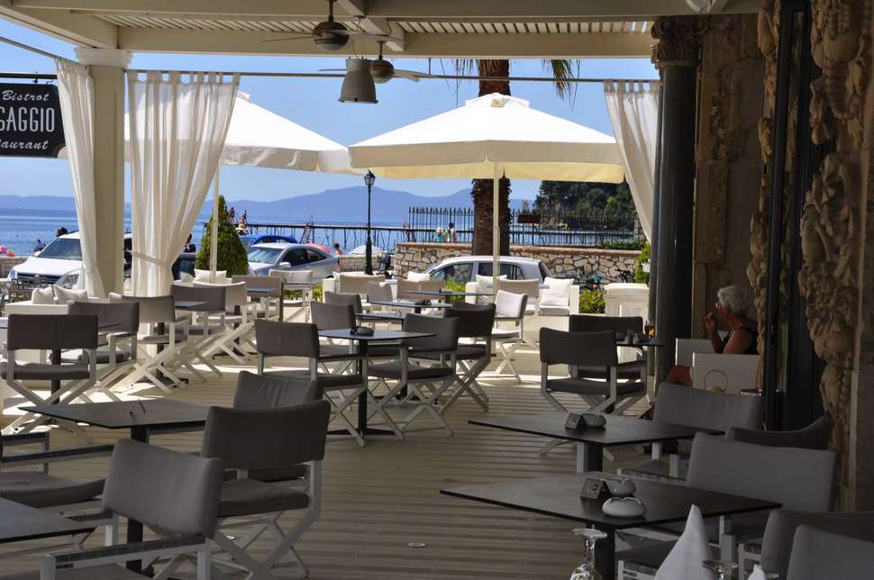 Een foto van het terras bij Mon Repos Palace Hotel