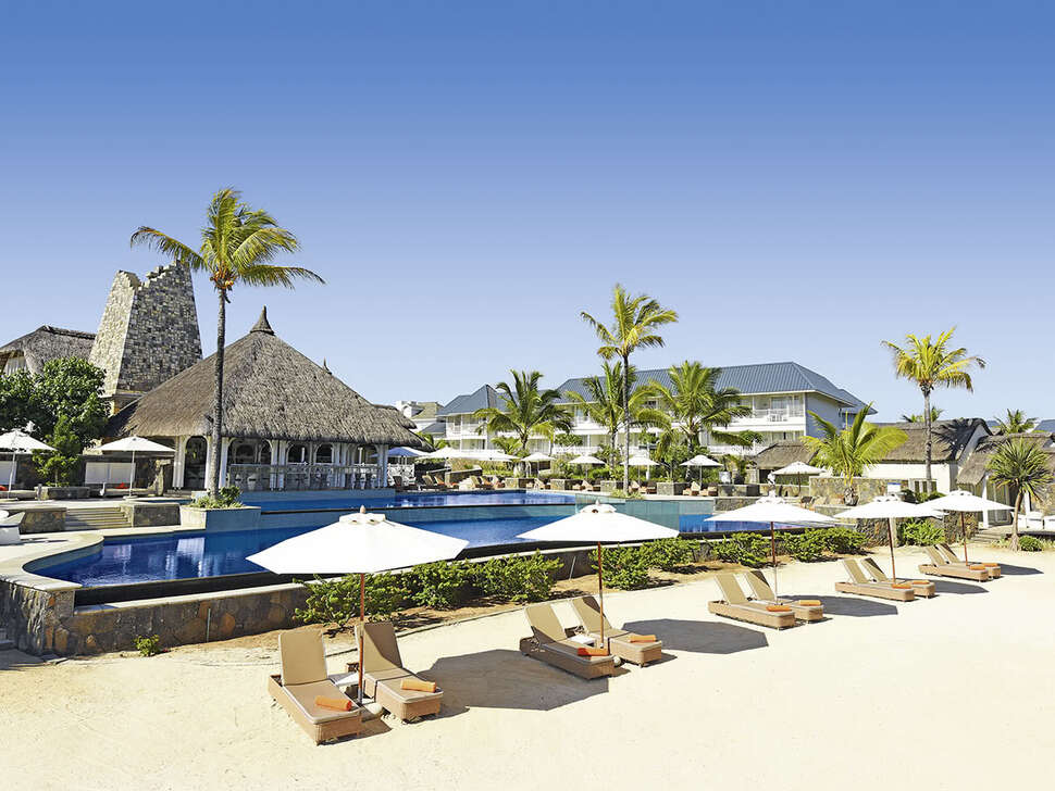 Een foto van het zwembad bij Radisson Blu Azuri Resort & Spa