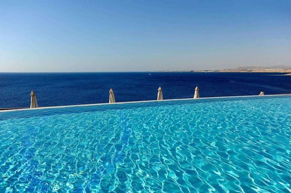 Een foto van het zwembad bij Reef Oasis Blue Bay Resort & Spa